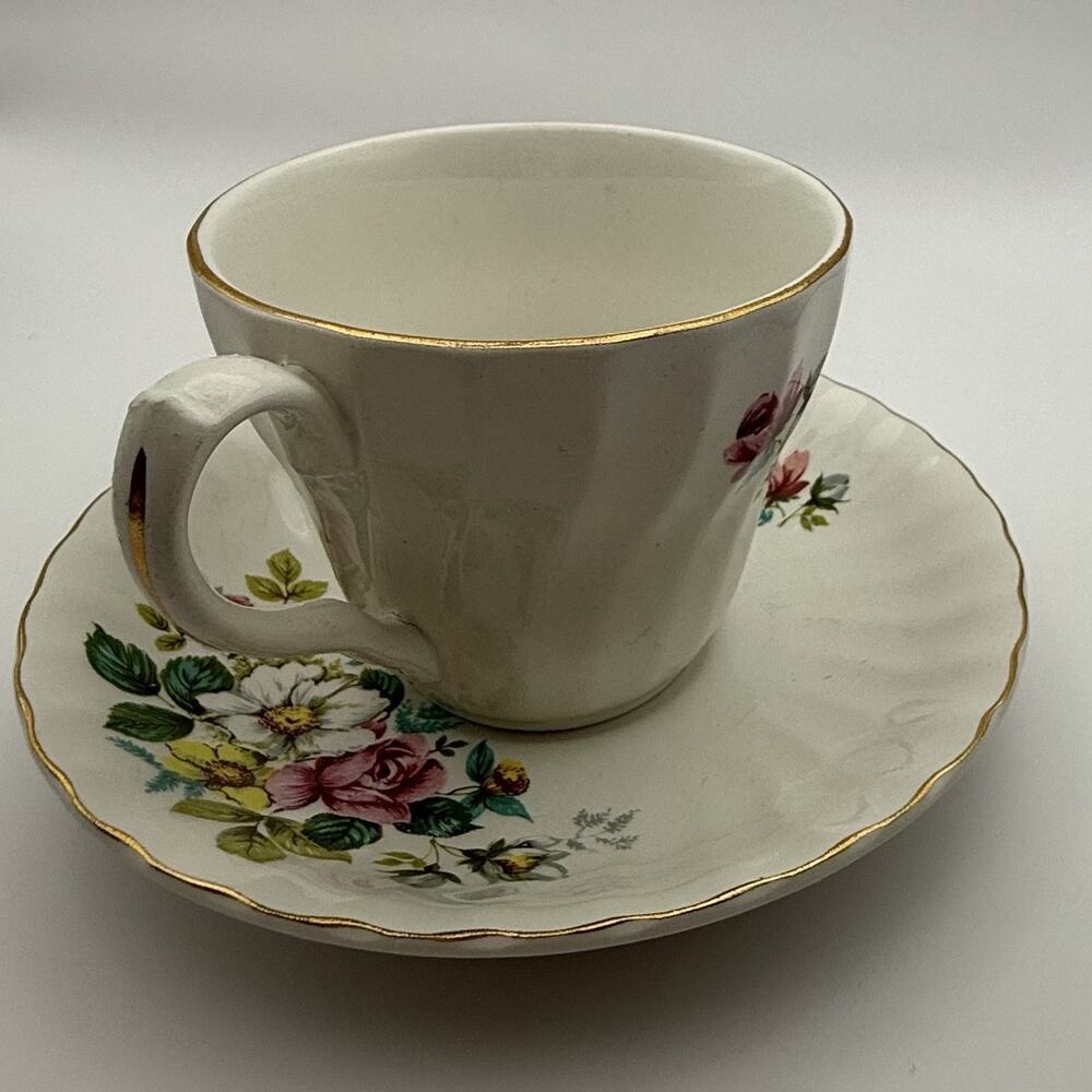 Rare Vintage Aynsley Fine Bone China tea cup and saucer set Gold Trimming - Picture 7 of 7